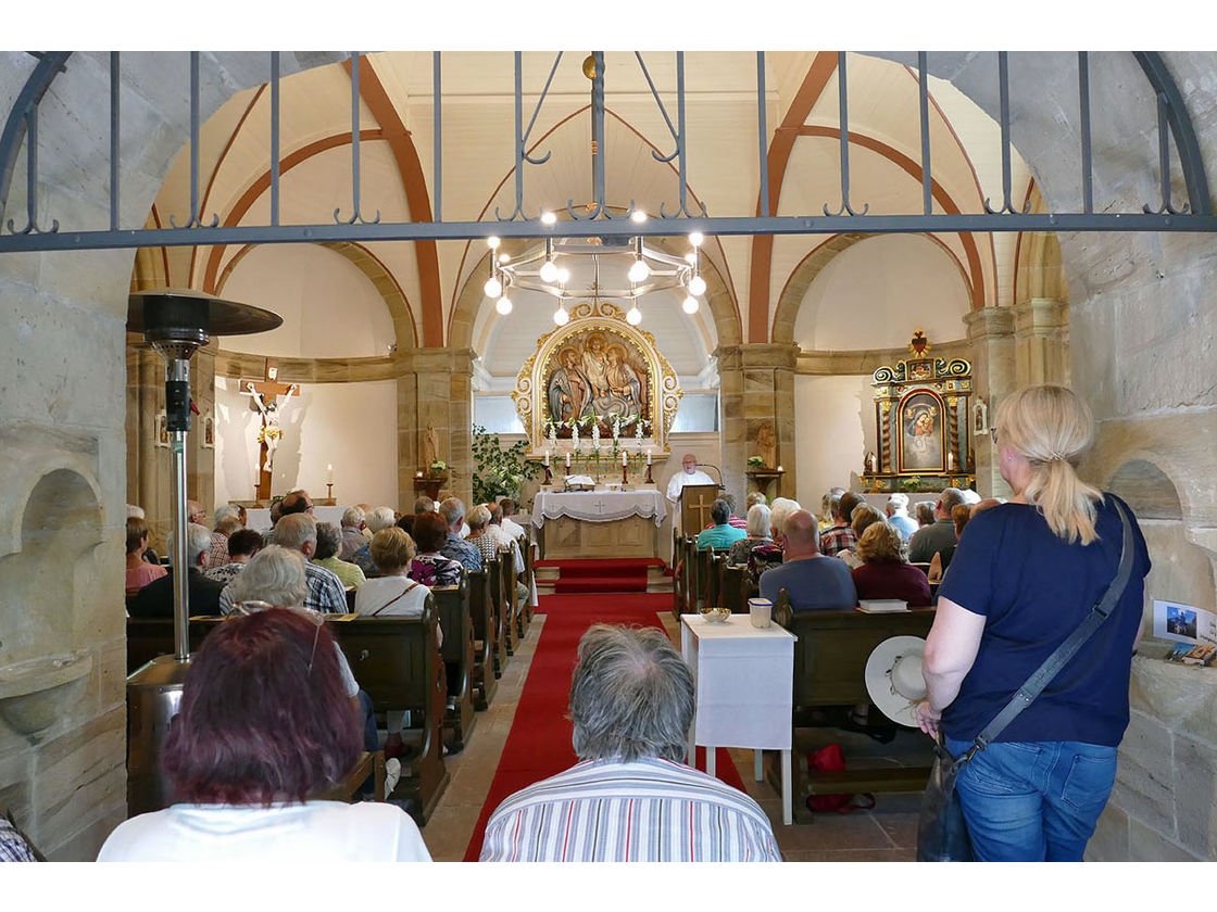 Nachfeier des Mährisch-Neustädter Wachsstockfestes an der Weingartenkapelle (Foto: Karl-Franz Thiede)